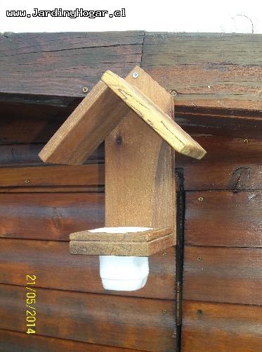 Bebedor de Agua para Aves salvaje o Domsticos en Madera de Raul con receptculo reciclado  