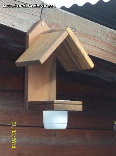 Bebedor de Agua para Aves salvaje o Domsticos en Madera de Raul con receptculo reciclado  