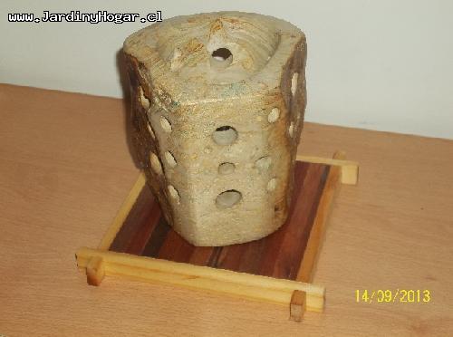 Porta Vela, Vaso o Tetera, rstico en madera reciclada de Pino y Raul.Hermoso porta Vela, Vaso o Tetera en pino, con uniones de madera, y raul. La proteccin de este producto se realizo con aceite natural y sin productos contaminantes par evitar cual que dao a la salud.
