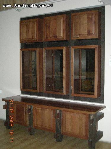 Hacia un Lado con un Mueble y Uniones antiguas ademas una Cubierta de Madera Raul. 