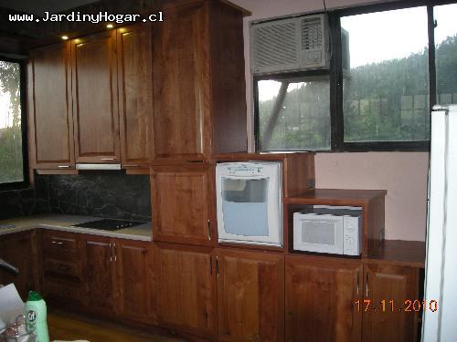Cocina en una Casa Habitación - La cocina contempla una Lava loza y un Microonda, ademas un espacio para instalar un Horno eléctrico en el futuro, lo cual se usa en el momento como Mueble normal con una Puerta. La cocina contempla una Lava loza y un Microonda, ademas un espacio para instalar un Horno eléctrico en el futuro, lo cual se usa en el momento como Mueble normal con una Puerta.