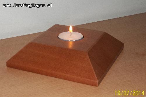 Porta Vela cuadrado uso por los dos Lados - Porta Vela, cuadrado con corte de °45 en los cantos, lado uno para 4 velas "Tealight", lado 2 para una vela "Tealight", rústico en madera reciclada de Raulí. Porta Vela, cuadrado con corte de °45 en los cantos, lado uno para 4 velas "Tealight", lado 2 para una vela "Tealight", rústico en madera reciclada de Raulí.