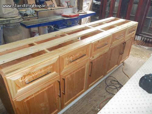 Mueble de Cocina en Pino Oregon para Cubierta de Mrmol. 