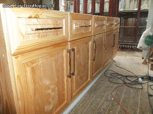 Mueble de Cocina en Pino Oregon con 5 Cajones, para Cubierta de Mrmol. 