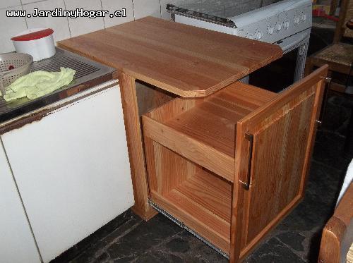 Mueble de Cocina con carro para Botellas de Aceite y/o otros en Pino Oregon. Cubierta sobrepasado para el aumento de la rea de Trabajo.  