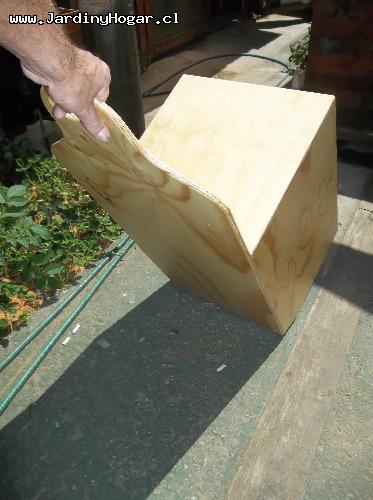 Leera transportable con ruedas en Tableros Contrachapado de Pino, terminacin con Laca natural. 