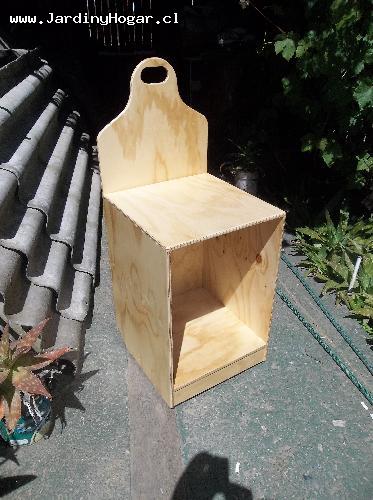 Leera transportable con ruedas en Tableros Contrachapado de Pino, terminacin con Laca natural. 