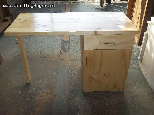 Escritorio simple en Pino - Escritorio simple en Pino. Cubierta con Laca de alta resistencia. Escritorio simple en Pino. Cubierta con Laca de alta resistencia.