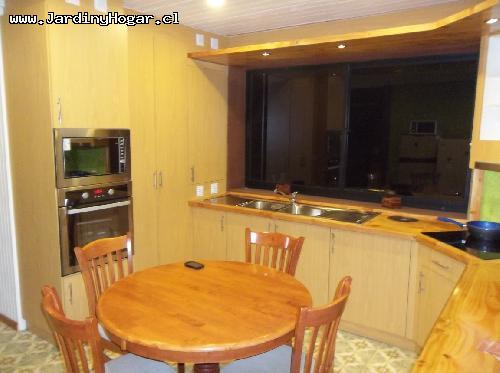 Horno y Microhonda embutido en el Mueble en una altura media para un fcil acceso. 
Calefon escondido atrs de la Puerta. 