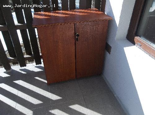 Mueble especial para Balcn o Tarasa, resistente a la Humedad y con Cerradura, acabado en color Cedro.