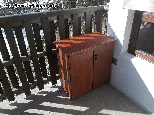 Mueble especial para Balcn o Tarasa, resistente a la Humedad y con Cerradura, acabado en color Cedro.