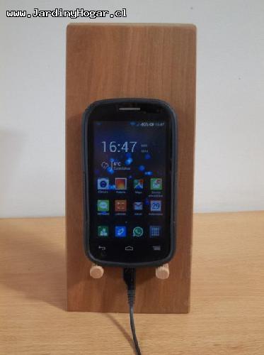 Soporte para Celulares en Raul reciclado con inclinacin y soporte de Tarugos, apto para todo tipo de Celulares con Cascara. La Terminacin de este Producto se realizo con Laca de color natural.
El Diseo de este Producto permite mantener el Celular enchufado para su carga. Ideal para la Oficina o en la Casa, la inclinacin facilita la vista a la Pantalla. Por su Diseo y Color se adapta a todos los Ambientes.