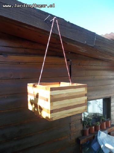 Porta Macetero Colgante - Porta Macetero en Madera reciclada de diferentes especies, entre otros : Pino, Raulí, Álamo, Roble, Pino Oregon etc. Este Producto es para el uso interior y exterior (Protegido de la Lluvia). Color natural con protección contra la humedad. Porta Macetero en Madera reciclada de diferentes especies, entre otros : Pino, Raulí, Álamo, Roble, Pino Oregon etc. Este Producto es para el uso interior y exterior (Protegido de la Lluvia). Color natural con protección contra la humedad.