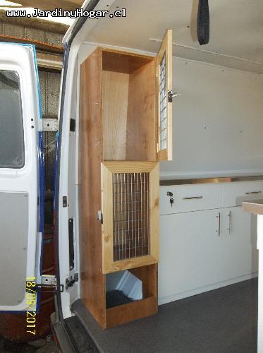 Veterinario Mvil
Implementacin para una Veterinario Mvil. Muebles en Tableros Aglomerado Blanca y Cubierta en Acero Inoxidable. Sistema de Agua Potable y Agua Servida con Estanques y Bomba de agua. Lavamano en Acero inoxidable. Mueble con Cajones para las Utilidades. Puertas y Cajones con Chapa para evitar su apertura en el Transito. Canil en Tableros resistente a la Humedad. Instalacin Elctrica en 12V (Alimentacin interna) y 220V (Alimentacin externa).