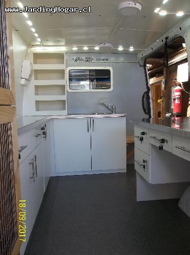 Veterinario Mvil
Implementacin para una Veterinario Mvil. Muebles en Tableros Aglomerado Blanca y Cubierta en Acero Inoxidable. Sistema de Agua Potable y Agua Servida con Estanques y Bomba de agua. Lavamano en Acero inoxidable. Mueble con Cajones para las Utilidades. Puertas y Cajones con Chapa para evitar su apertura en el Transito. Canil en Tableros resistente a la Humedad. Instalacin Elctrica en 12V (Alimentacin interna) y 220V (Alimentacin externa).