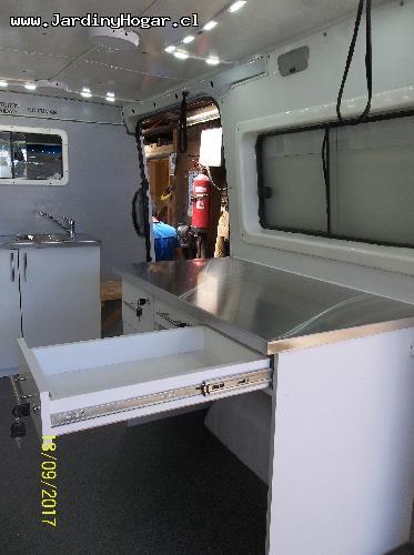 Veterinario Mvil
Implementacin para una Veterinario Mvil. Muebles en Tableros Aglomerado Blanca y Cubierta en Acero Inoxidable. Sistema de Agua Potable y Agua Servida con Estanques y Bomba de agua. Lavamano en Acero inoxidable. Mueble con Cajones para las Utilidades. Puertas y Cajones con Chapa para evitar su apertura en el Transito. Canil en Tableros resistente a la Humedad. Instalacin Elctrica en 12V (Alimentacin interna) y 220V (Alimentacin externa).