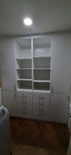 Despensa en blanca - Despensa en Melamina Blanca, Cajones con correderas telescópicas y slow motion.
Puertas con bisagras de reten y slow motion Despensa en Melamina Blanca, Cajones con correderas telescópicas y slow motion.
Puertas con bisagras de reten y slow motion